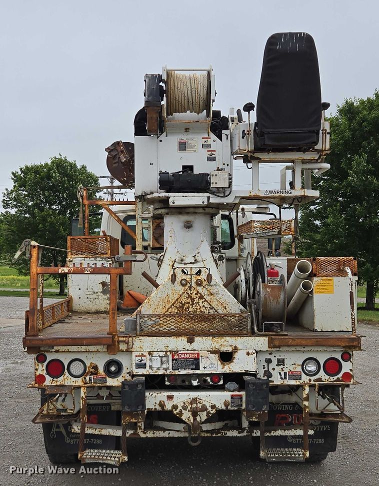 image for item EM7348 2006 International 4300 digger derrick truck