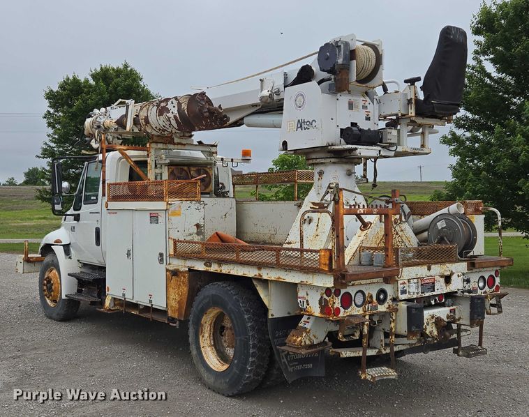 image for item EM7348 2006 International 4300 digger derrick truck