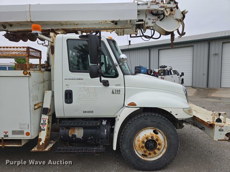 image for item EM7348 2006 International 4300 digger derrick truck