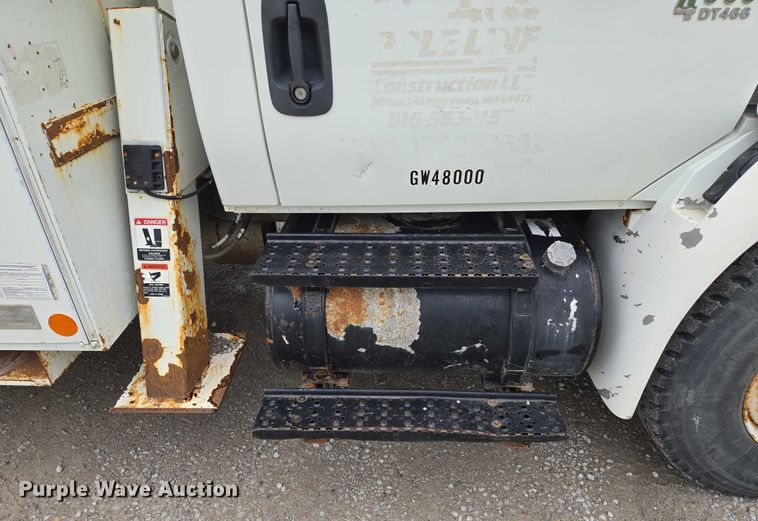 image for item EM7348 2006 International 4300 digger derrick truck