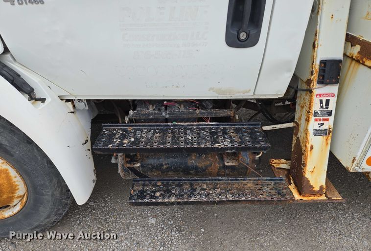 image for item EM7348 2006 International 4300 digger derrick truck