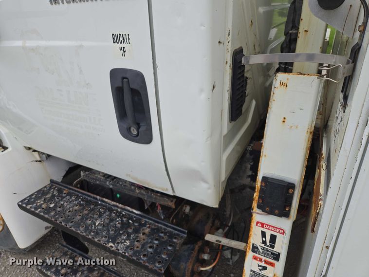 image for item EM7348 2006 International 4300 digger derrick truck