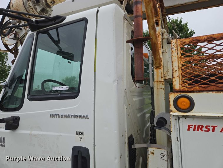 image for item EM7348 2006 International 4300 digger derrick truck