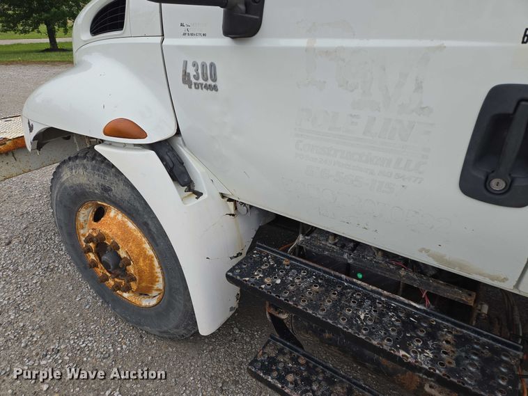 image for item EM7348 2006 International 4300 digger derrick truck