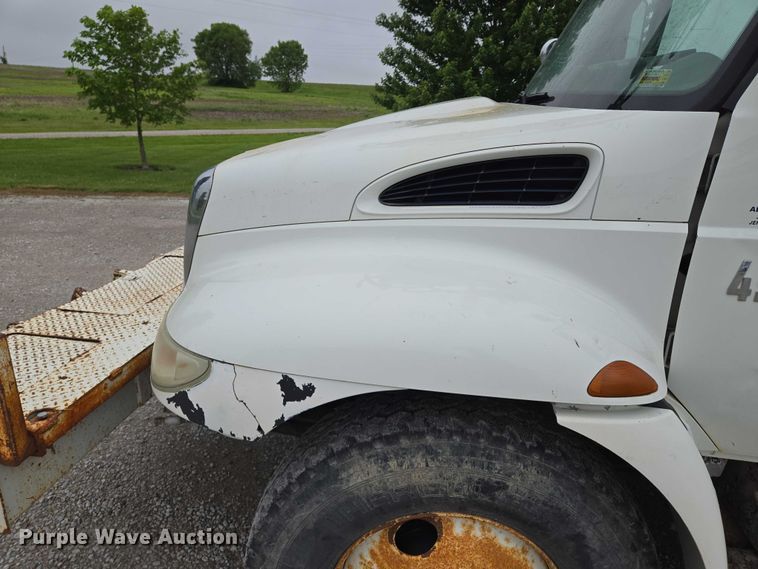 image for item EM7348 2006 International 4300 digger derrick truck