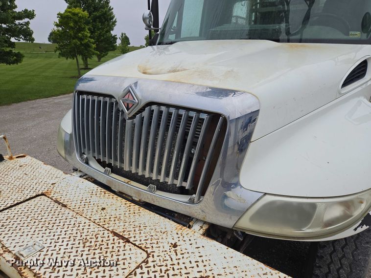 image for item EM7348 2006 International 4300 digger derrick truck