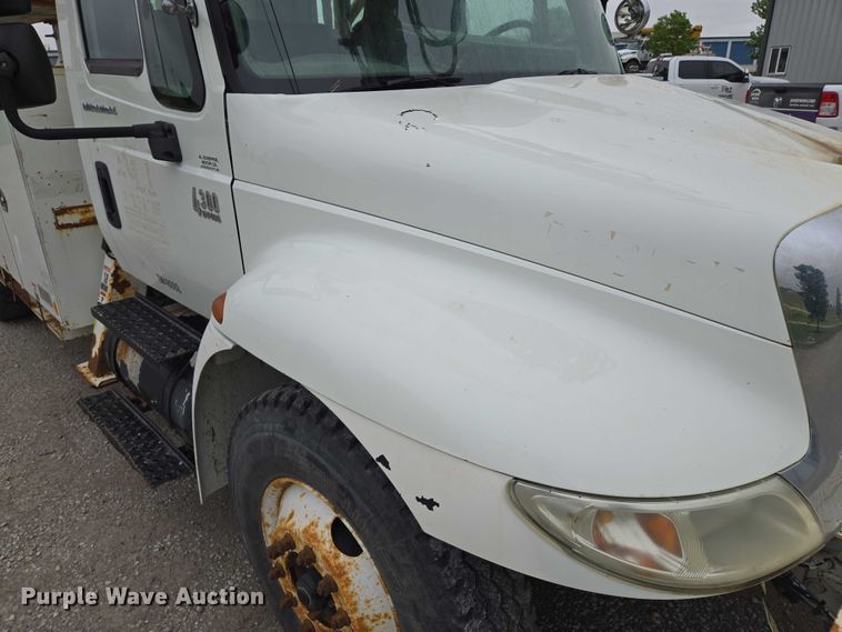 image for item EM7348 2006 International 4300 digger derrick truck