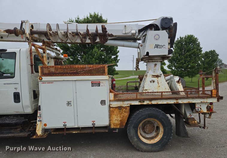 image for item EM7348 2006 International 4300 digger derrick truck