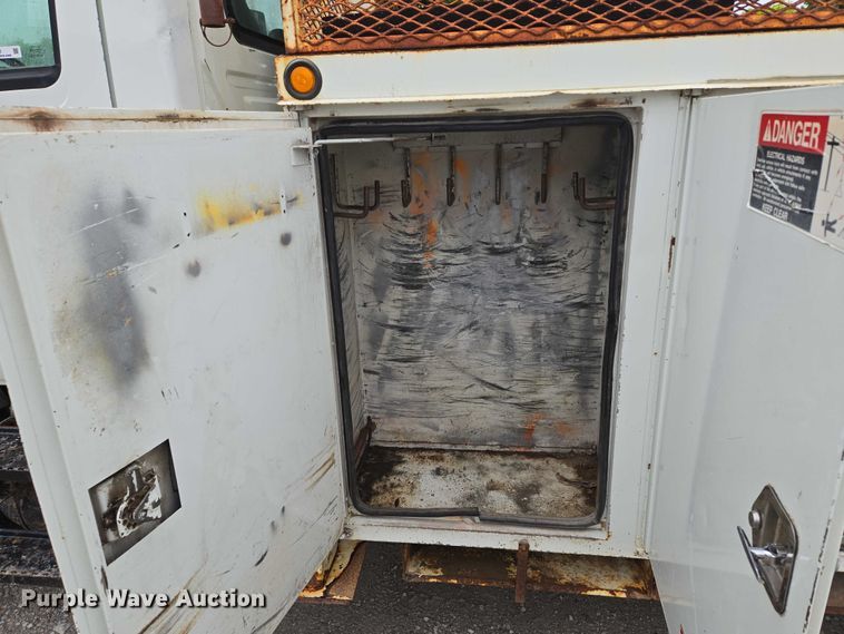 image for item EM7348 2006 International 4300 digger derrick truck