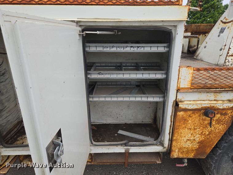 image for item EM7348 2006 International 4300 digger derrick truck