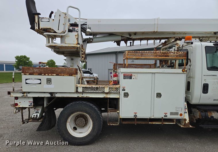 image for item EM7348 2006 International 4300 digger derrick truck