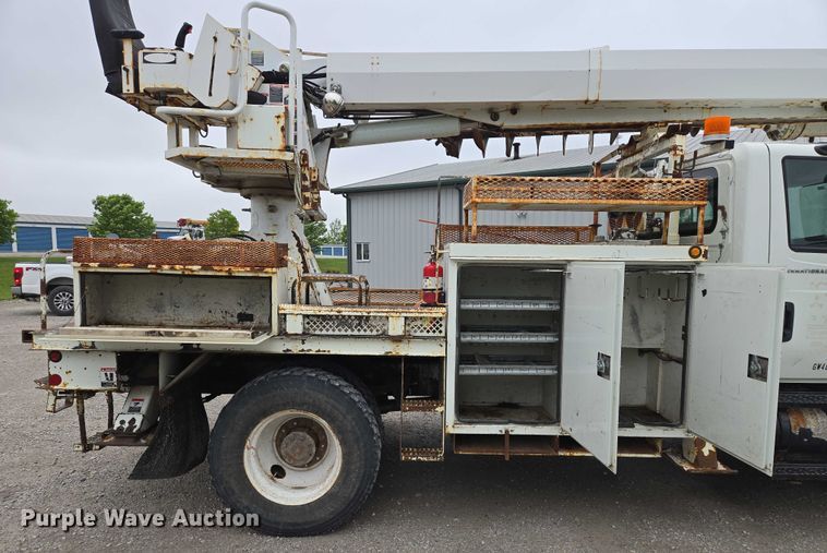 image for item EM7348 2006 International 4300 digger derrick truck