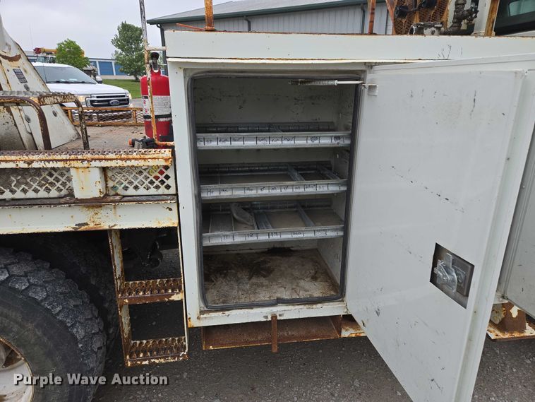 image for item EM7348 2006 International 4300 digger derrick truck