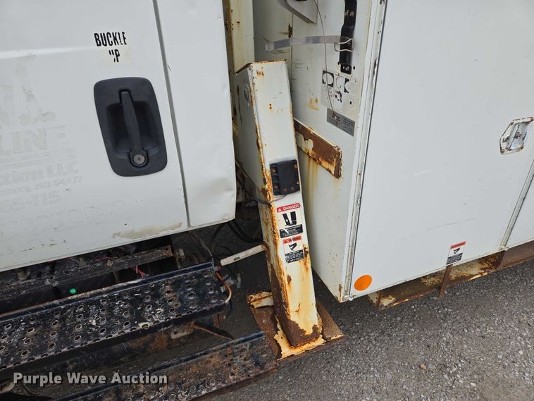 image for item EM7348 2006 International 4300 digger derrick truck