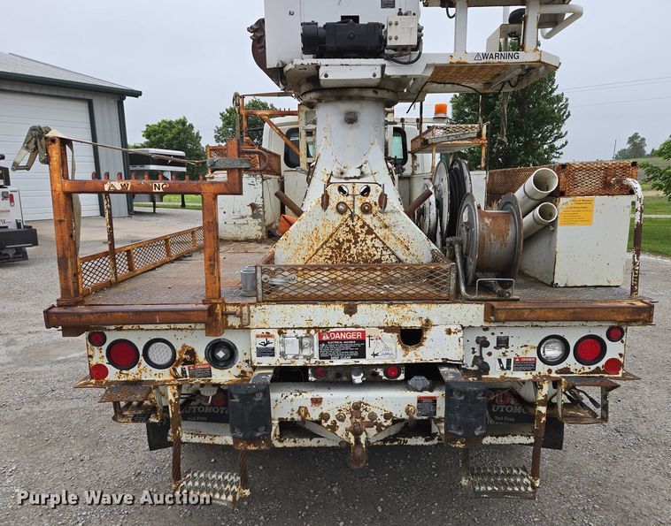 image for item EM7348 2006 International 4300 digger derrick truck