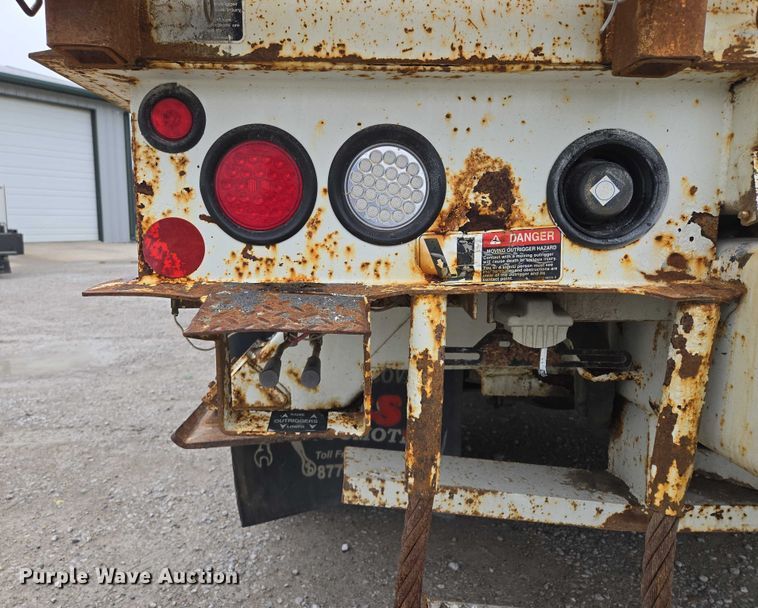 image for item EM7348 2006 International 4300 digger derrick truck