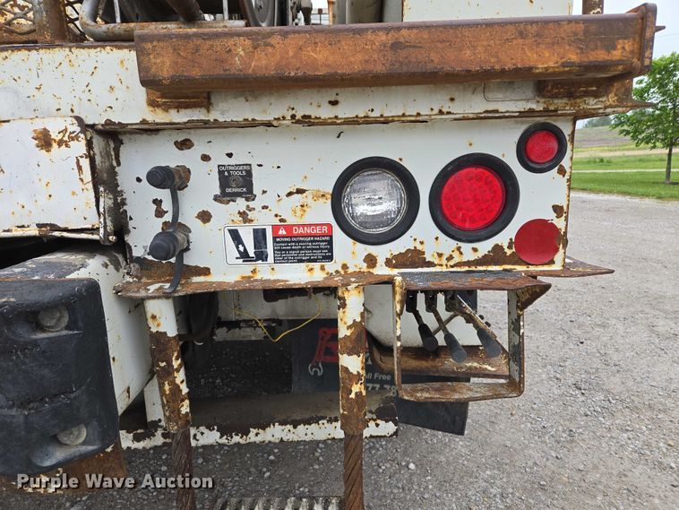 image for item EM7348 2006 International 4300 digger derrick truck