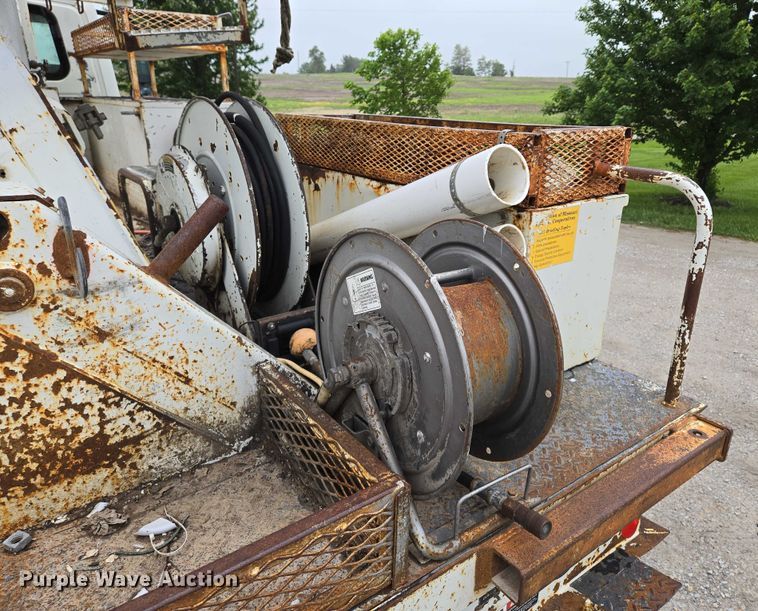 image for item EM7348 2006 International 4300 digger derrick truck