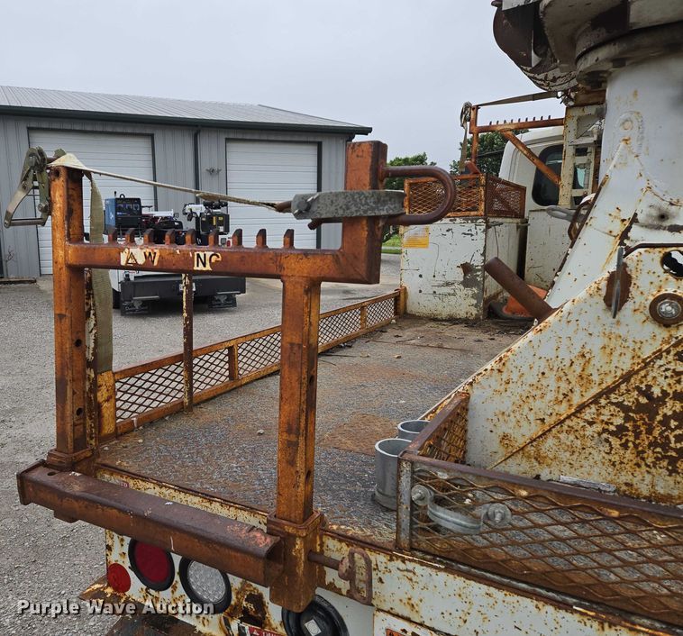 image for item EM7348 2006 International 4300 digger derrick truck