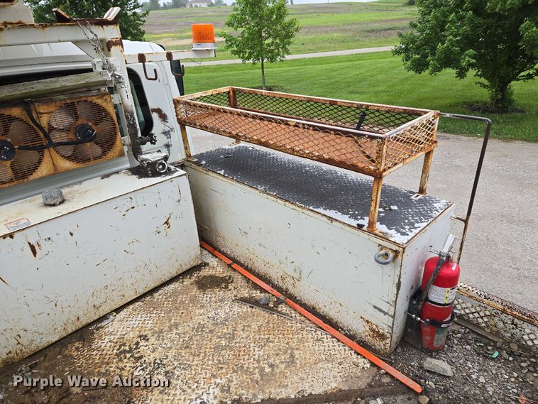 image for item EM7348 2006 International 4300 digger derrick truck