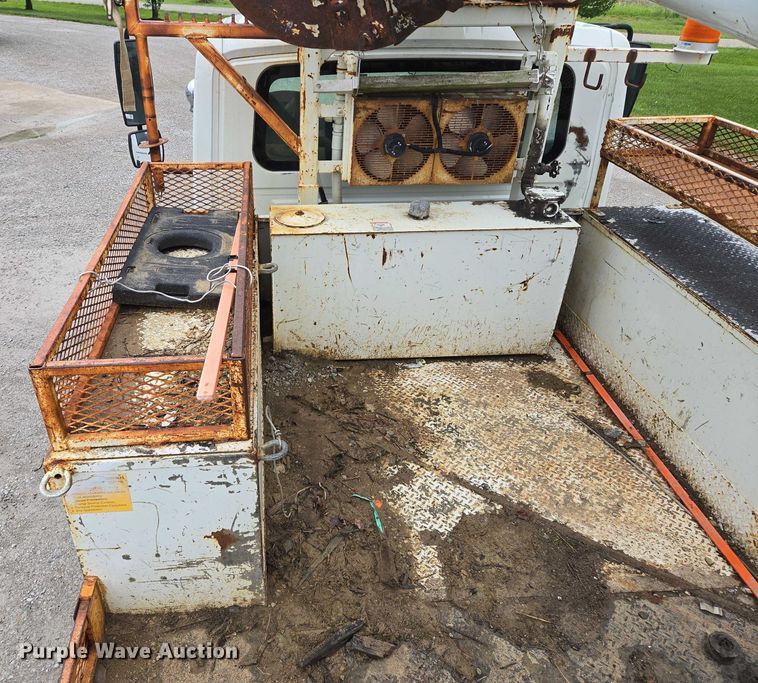 image for item EM7348 2006 International 4300 digger derrick truck