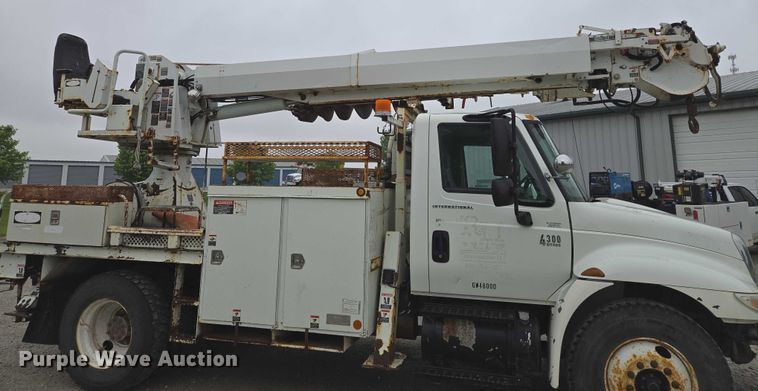 image for item EM7348 2006 International 4300 digger derrick truck
