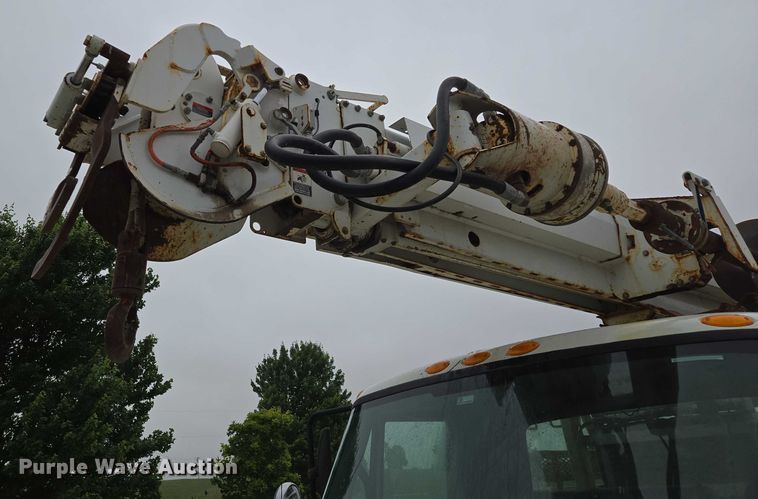 image for item EM7348 2006 International 4300 digger derrick truck