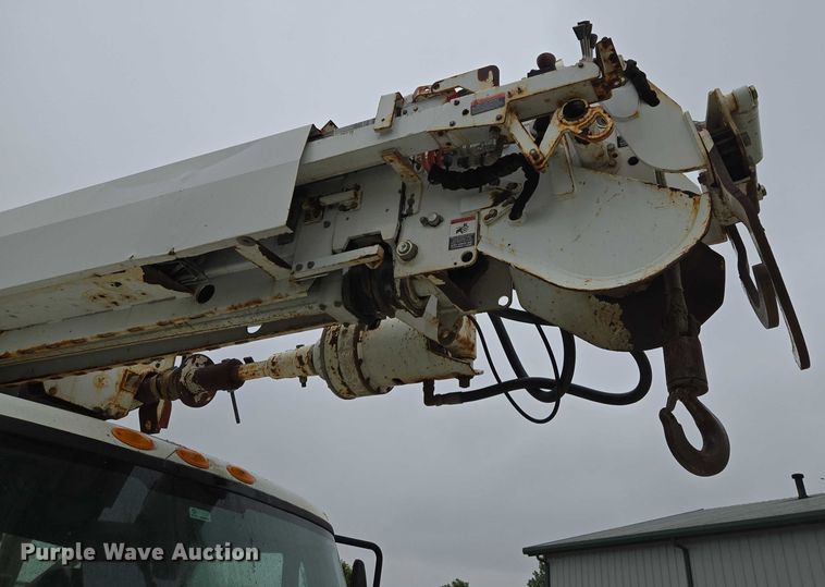 image for item EM7348 2006 International 4300 digger derrick truck