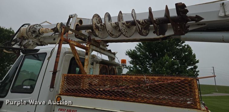 image for item EM7348 2006 International 4300 digger derrick truck