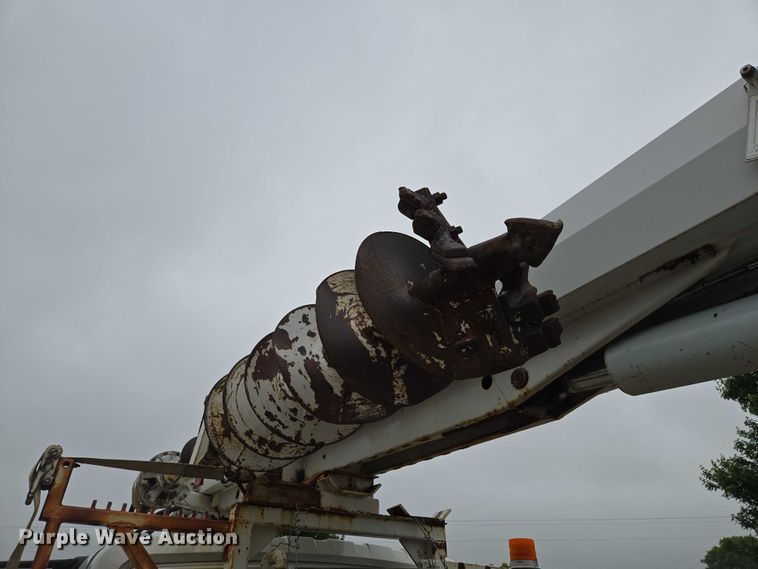 image for item EM7348 2006 International 4300 digger derrick truck