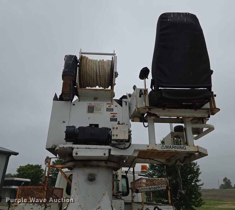 image for item EM7348 2006 International 4300 digger derrick truck