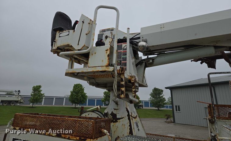 image for item EM7348 2006 International 4300 digger derrick truck