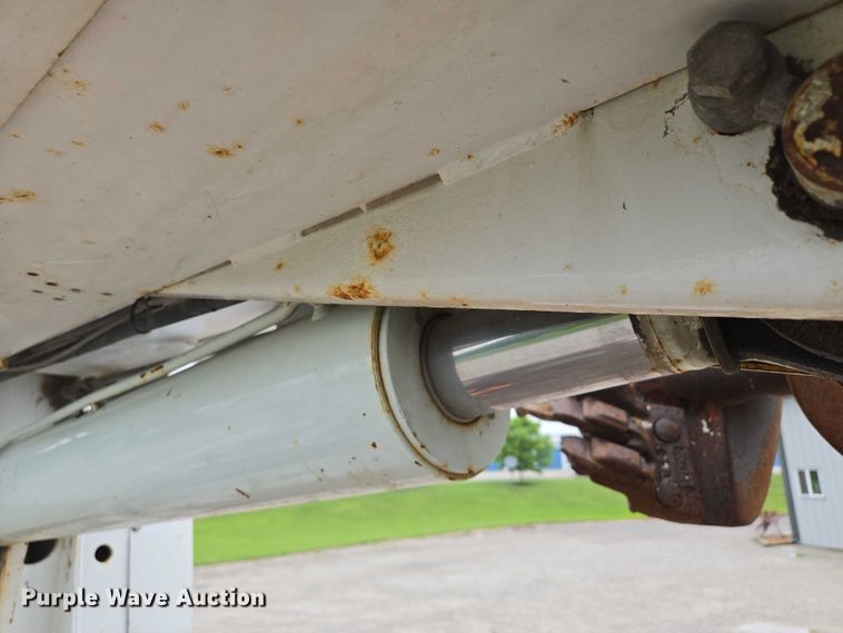 image for item EM7348 2006 International 4300 digger derrick truck