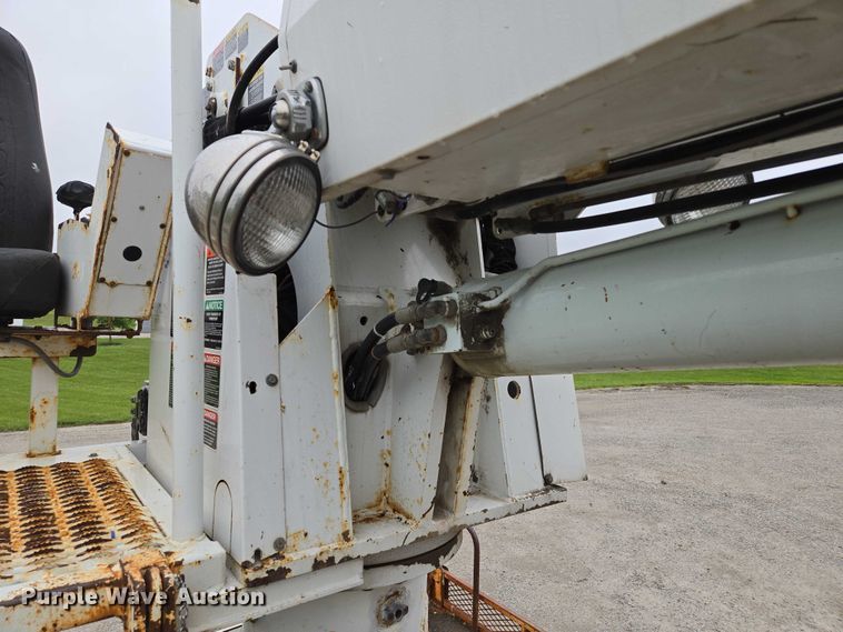 image for item EM7348 2006 International 4300 digger derrick truck