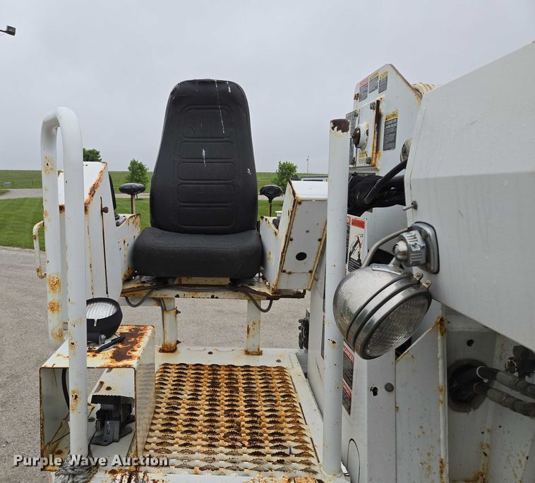 image for item EM7348 2006 International 4300 digger derrick truck