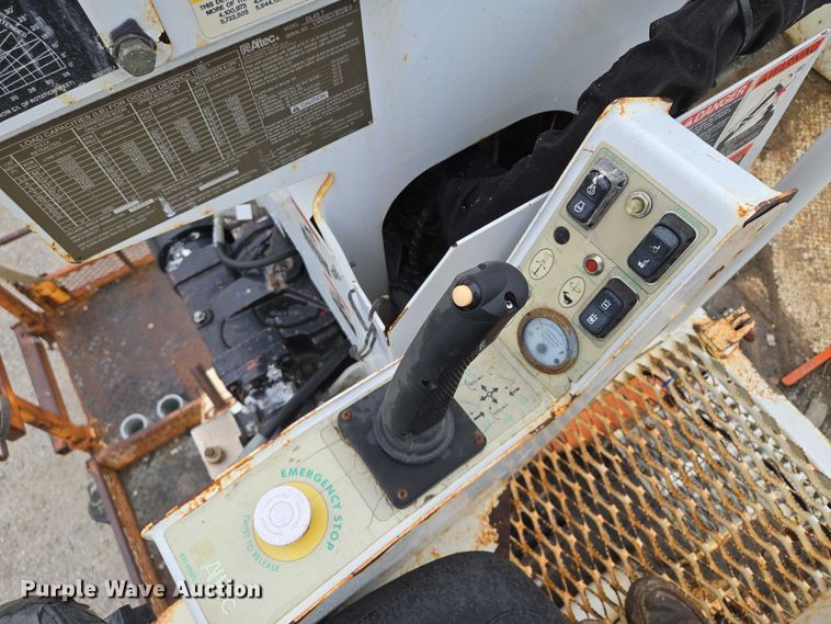 image for item EM7348 2006 International 4300 digger derrick truck