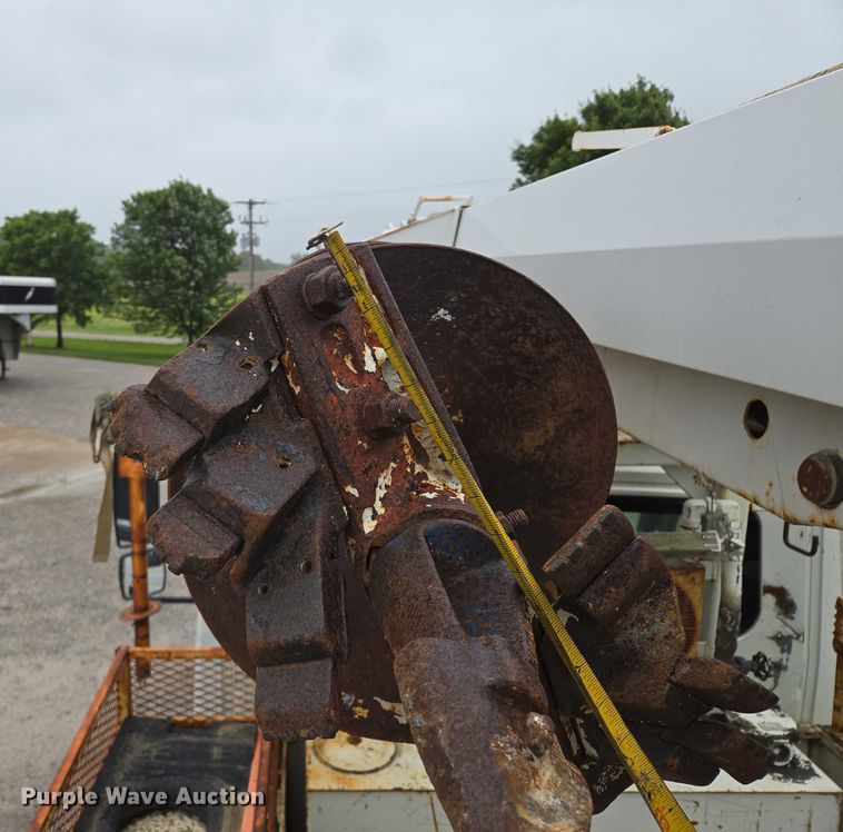 image for item EM7348 2006 International 4300 digger derrick truck