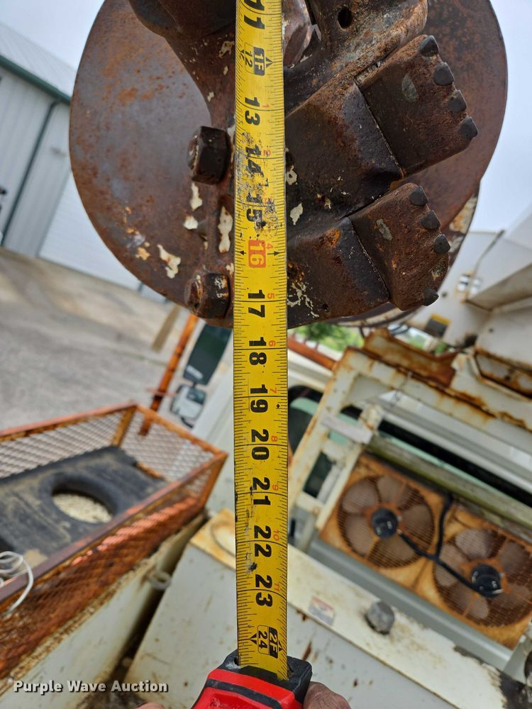 image for item EM7348 2006 International 4300 digger derrick truck