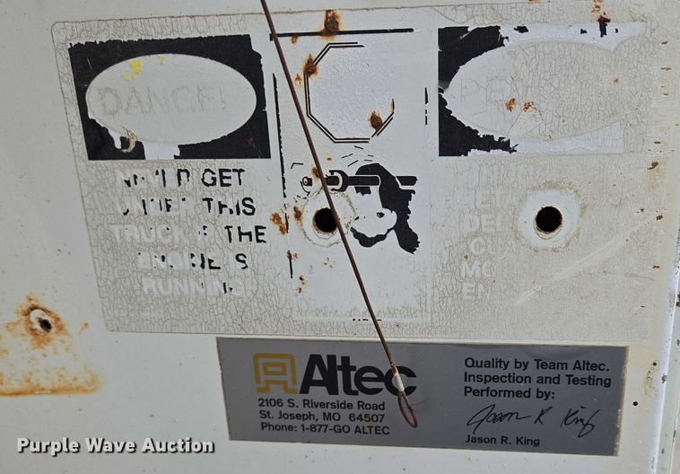 image for item EM7348 2006 International 4300 digger derrick truck