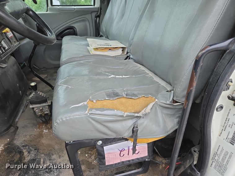 image for item EM7348 2006 International 4300 digger derrick truck