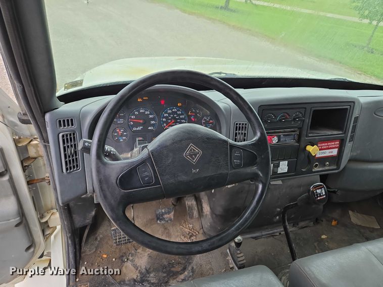 image for item EM7348 2006 International 4300 digger derrick truck