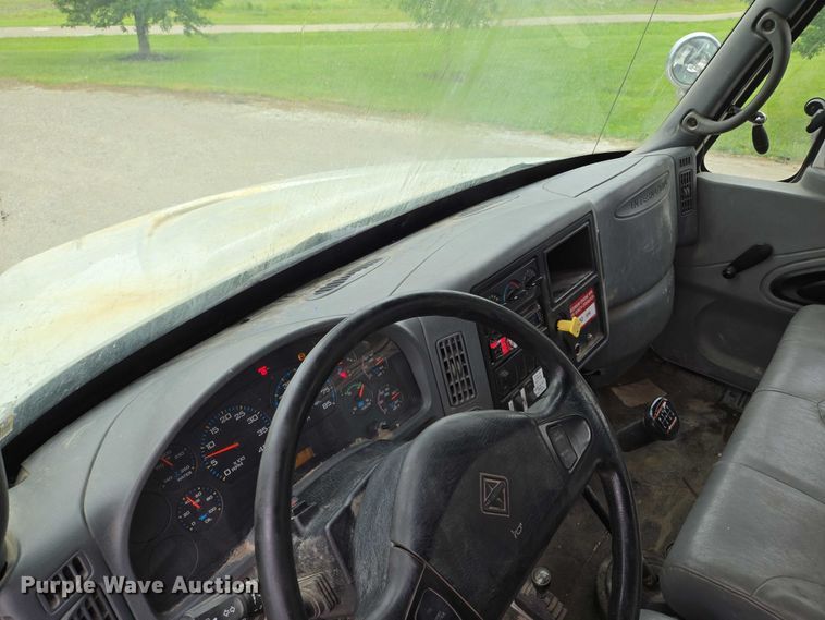 image for item EM7348 2006 International 4300 digger derrick truck