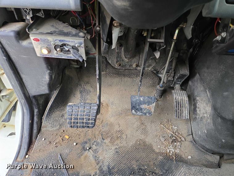 image for item EM7348 2006 International 4300 digger derrick truck