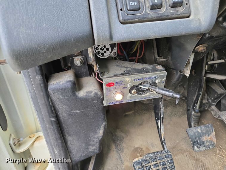 image for item EM7348 2006 International 4300 digger derrick truck