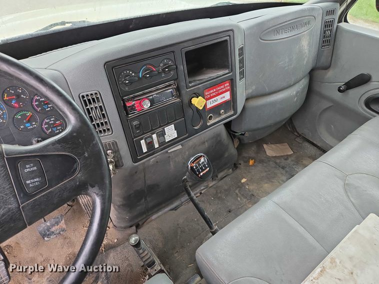 image for item EM7348 2006 International 4300 digger derrick truck