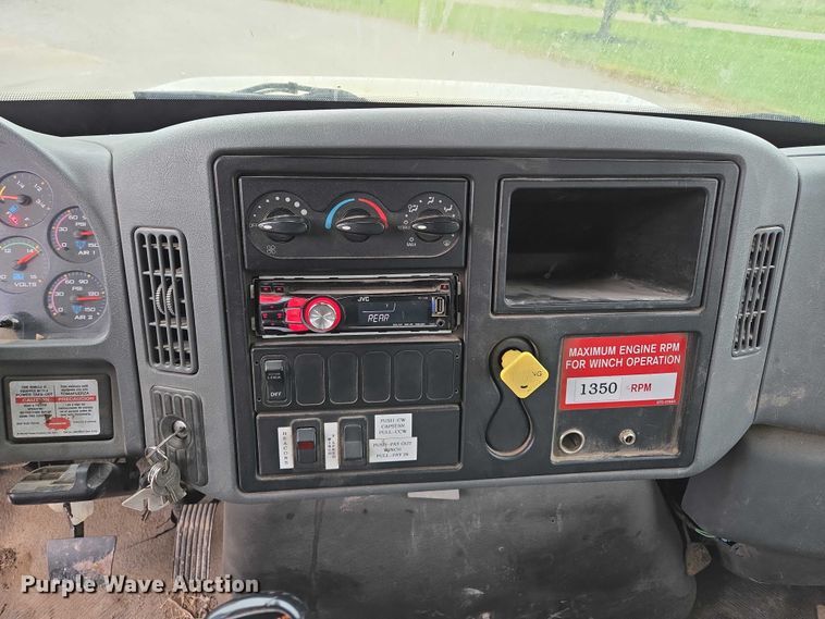 image for item EM7348 2006 International 4300 digger derrick truck