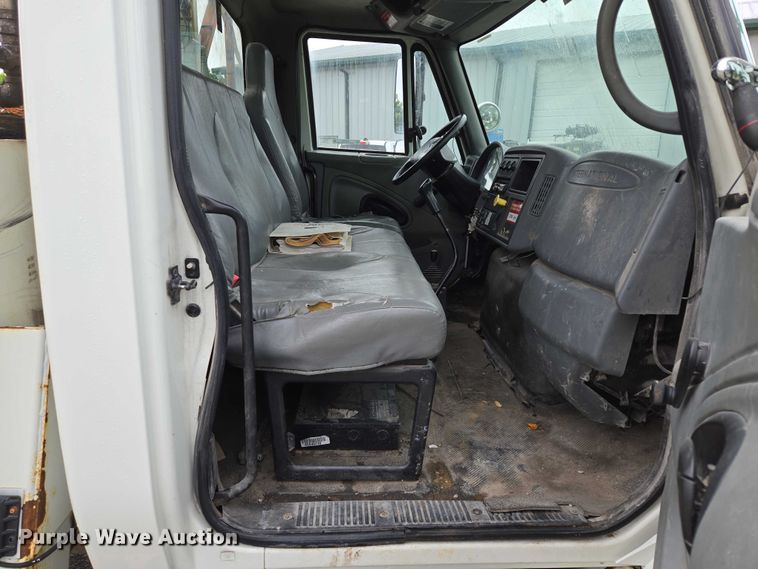 image for item EM7348 2006 International 4300 digger derrick truck