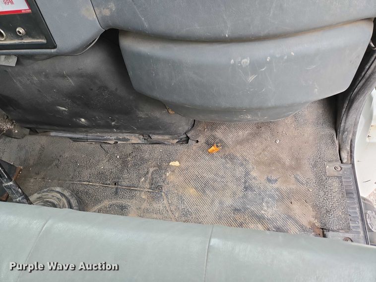 image for item EM7348 2006 International 4300 digger derrick truck