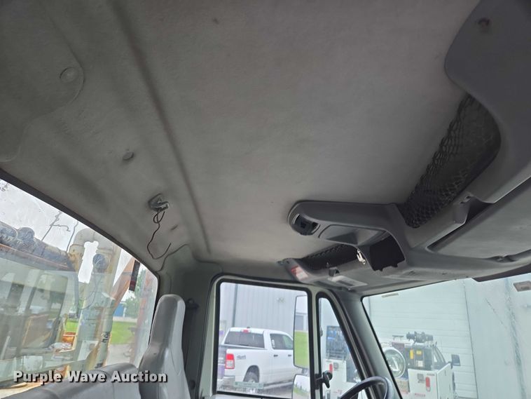 image for item EM7348 2006 International 4300 digger derrick truck