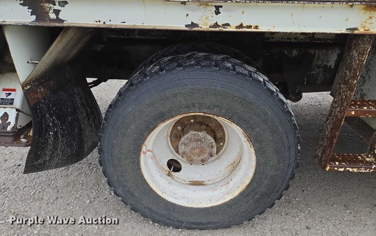 image for item EM7348 2006 International 4300 digger derrick truck